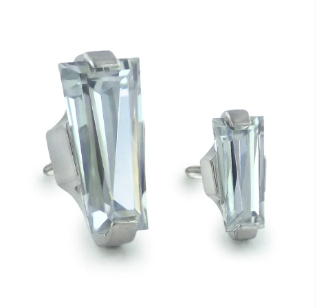 NM tl baguette prong w/ cz